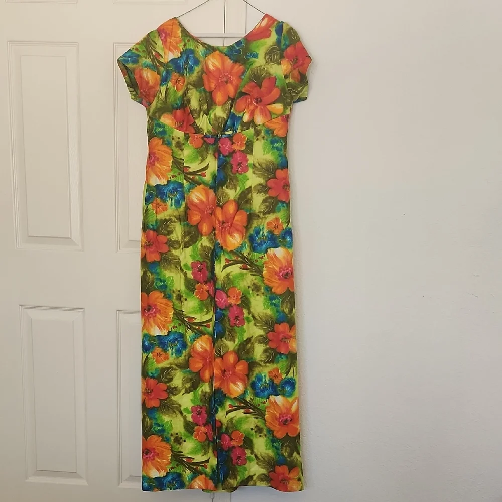 Alice Plynesian Vintage Floral Shortsleeve Maxi Front Slit Pleated Back Medium